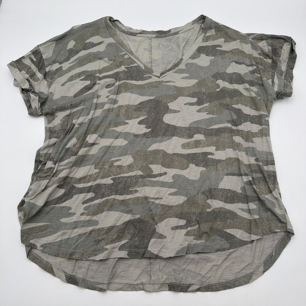 Maurices 24/7 Womens Grey Camo V-Neck T-Shirt Cuffed Sleeve Relaxed Fit 2X